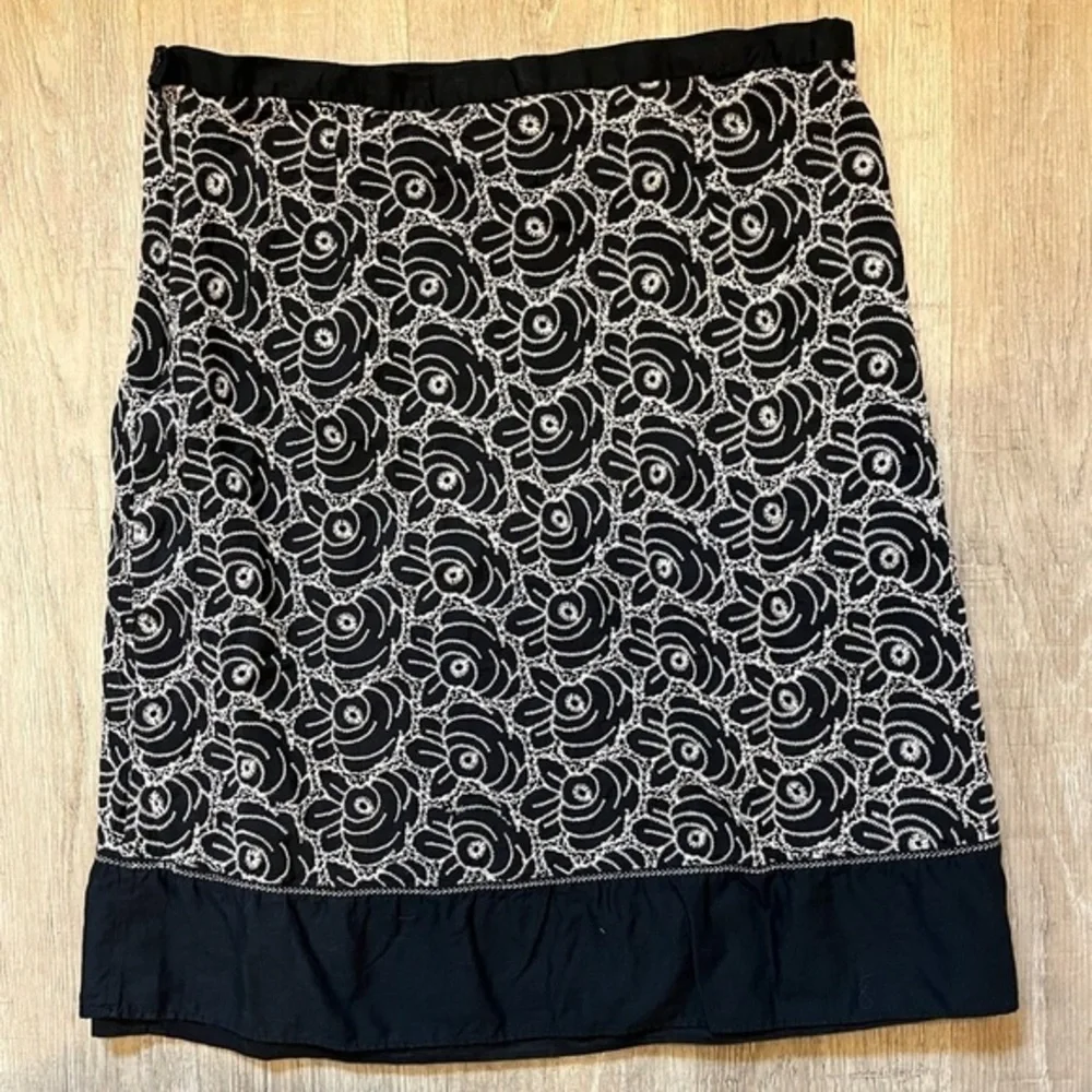 Max Studio Black Skirt With White Embroidery Size 10 100% Cotton - Picture 8 of 10